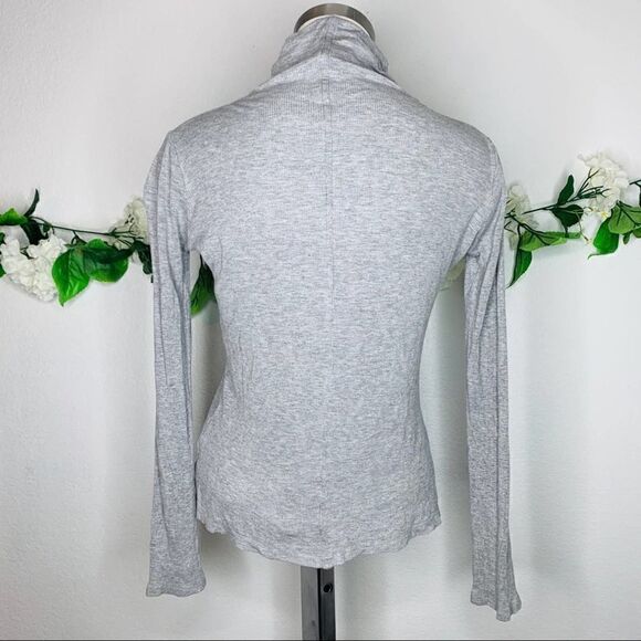 VINCE Ribbed Knit Turtle Neck Grey Top - Picture 5 of 7